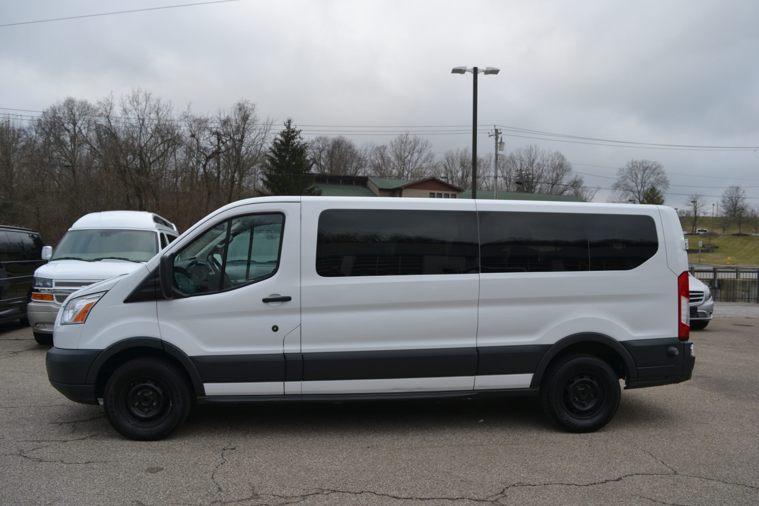 2015 ford transit passenger 350 xlt