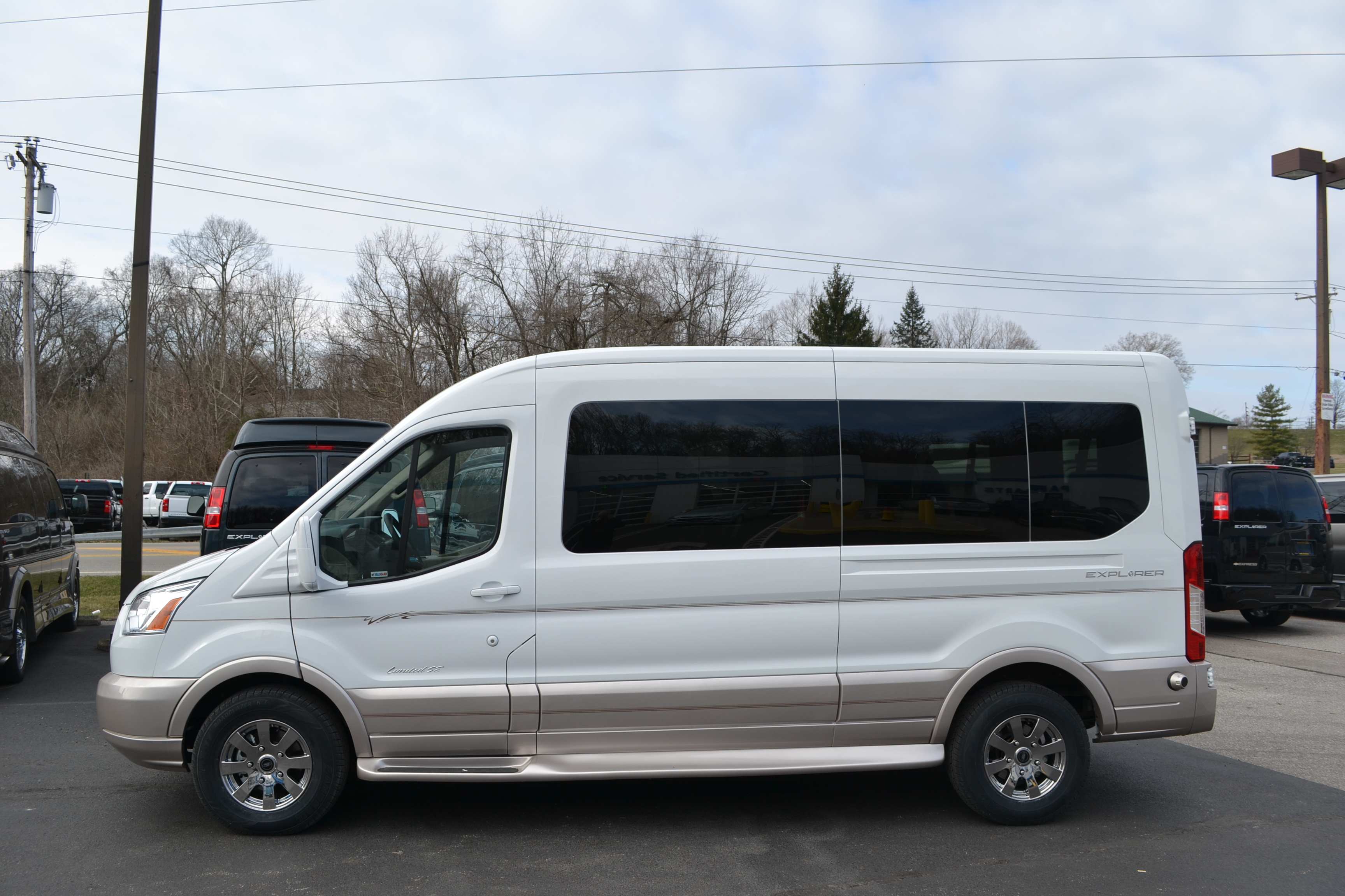 2018 Ford Transit 250 MR 9 Passenger Explorer Limited SE